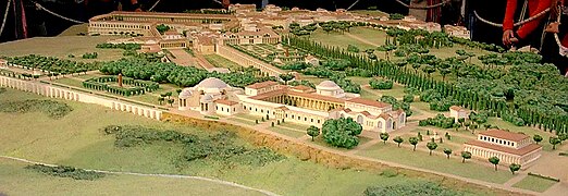 Vue panoramique des jardins romains de la villa d'Hadrien de Tivoli (IIe siècle)