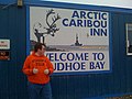 Skilt ved Arctic Caribou Inn