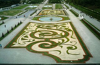 Parterres restaurés du palais du Belvédère