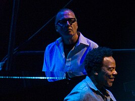 Beard (center) performing with Steely Dan in 2017