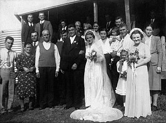 Orthodox Albanian wedding in Bagnoo, New South Wales (1944)