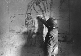 Soldier with tropical fantasy graffiti (1943–1944)