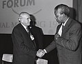 Rescòntre entre Frederik de Klerk e Nelson Mandela durant lei negociacions marcant la fin de l'apartheid