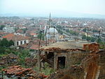 Serbska dzielnica w Prizreniu zniszczona w 2004 r.