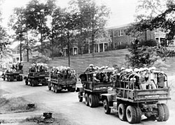 Jednotky US Marshals v kampusu University of Mississippi v roce 1962.