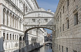Ura e Psherëtimave, Venecia, Itali (2001)