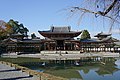 Simetrična in zelo okrasna arhitektura Feniksove dvorane v vrtu Bjōdō-in v Kjotu (1052) je bila navdihnjena s kitajsko arhitekturo dinastije Song.