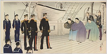 Ukiyo-e montrant des marins japonais en uniforme sur le pont d'un navire moderne. Face à eux, trois hommes en costumes chinois mandchous s'inclinent.