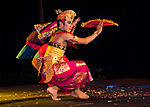 Medlem av en dansgrupp från Bali.