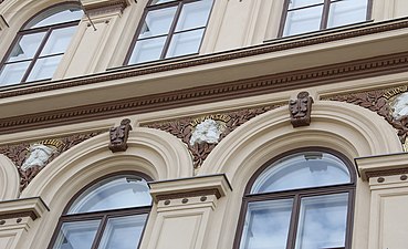 16 artist medallions on the facade by Ville Vallgren, 1887[7]