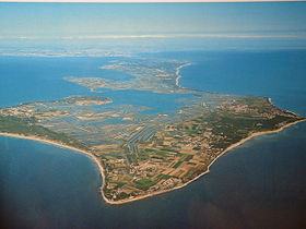 L'île de Ré, vue depuis le nord-ouest.