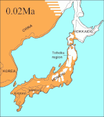 O arquipélago xaponés no Último Máximo Glacial hai uns 20.000 anos, a fina liña negra indica as costas actuais      Terra fértil      Terra non fértil      Océano