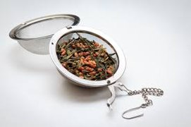 A mesh infuser to hold tea while brewing