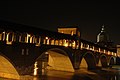 Veduta notturna del Ponte Coperto