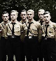 Групповое фото юношей из гитлерюгенда. Из собрания фотоснимков Ведомства по делам расовой политики НСДАП, 1933