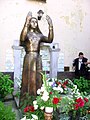 Margit nővér szobránál (Halmai Tibor vezetésével)