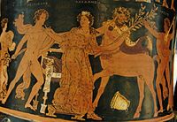 קנטאור מנסה לחטוף את היפודמיה (הנקראת כאן לאודמיה) בעוד פריתואוס ותסאוס עוצרים בעדו. פרט מציור על כד בסגנון הדמות האדומה מאפוליה, 350-340 לפנה"ס לערך. נתגלה באנצי
