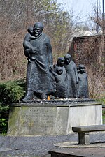 Monument dedicat a Janusz Korczak, al cementiri jueu de Varsòvia