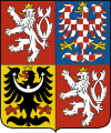 Armoiries de la Tchéquie. Divisé en quatre, Un lion blanc sur fond rouge en haut à gauche et un en bas à droite, un aigle noire sur fond jaune en bas à gauche et un aigle rouge et blanc sur fond bleu en haut à gauche.