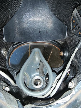 Orinasal mask inside a KM37 diving helmet