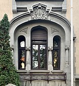 Прозори румунског препорода куће на булевару Дачија (Букурешт)