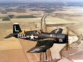 飛行するF4U-4 96832号機 (1950年代撮影)