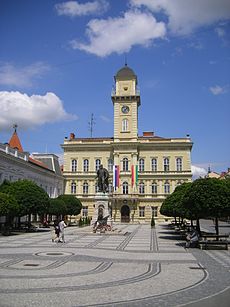 A városháza a Klapka téren