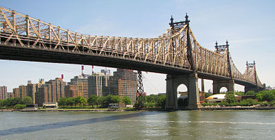 جسر كوينزبارو في مدينة نيويورك بالولايات المتحدة