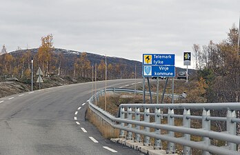 Riksväg 9 vid fylkesgränsen.