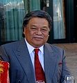 Ben Cayetano, premier Philippino-Américain à être gouverneur (Hawaï, 1994-2002).