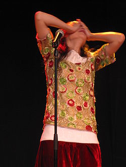 Amélie spectacle "La porte plume" at the Fête de Lutte Ouvrière, 2009