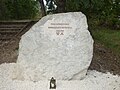 A kötélpálya-emlékmű újrafaragott emlékköve az avatás napján, 2016. szeptember 4-én