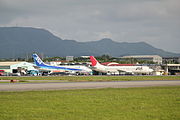 日本トランスオーシャン航空 737-400型機とエアーニッポン 737-500型機