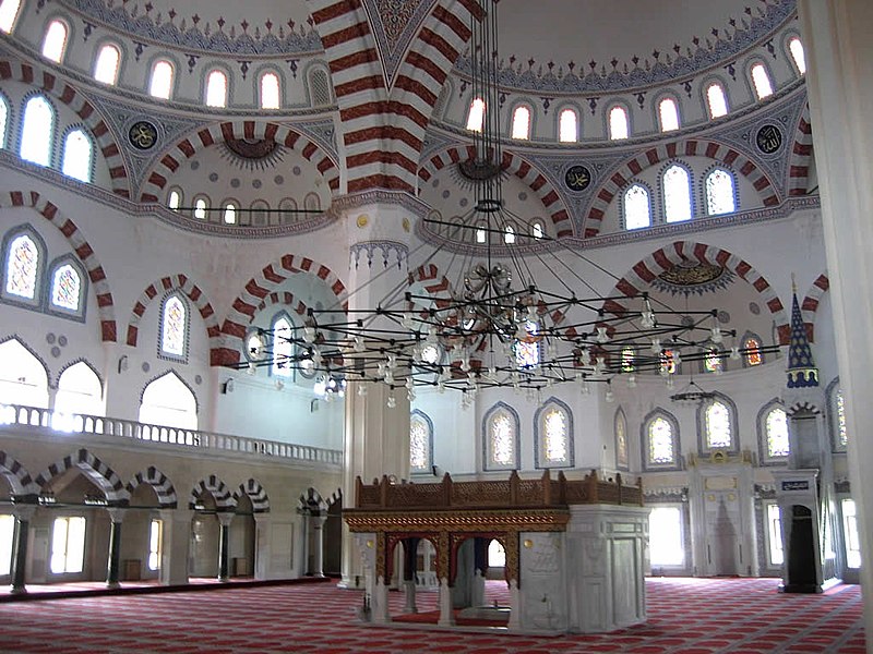 File:Inside the Azadi Mosque (5731113260).jpg