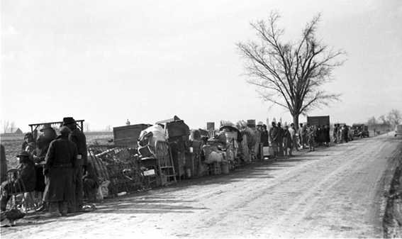 Arthur Rothstein, Evicted sharecroppers along Highway 60, New Madrid County, Missouri, January 1939, FSA-OWI Collection, Library of Congress, LC-USF33- 002927-M1.