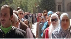 طابور من الناخبين المصريين بانتظار الإدلاء بأصواتهم في الاستفتاء حول التعديلات الدستورية، 19 مارس 2011