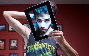 10 Ingenious iPad Self-Portraits [PICS]