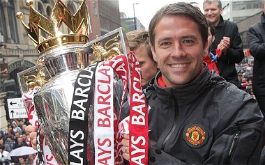 Michael Owen signs new Manchester United deal