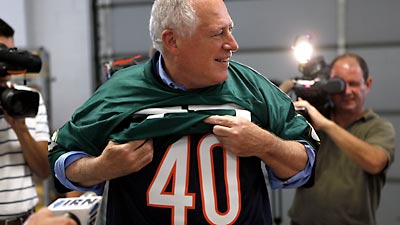 Quinn dons Packers jersey in settling Super Bowl bet