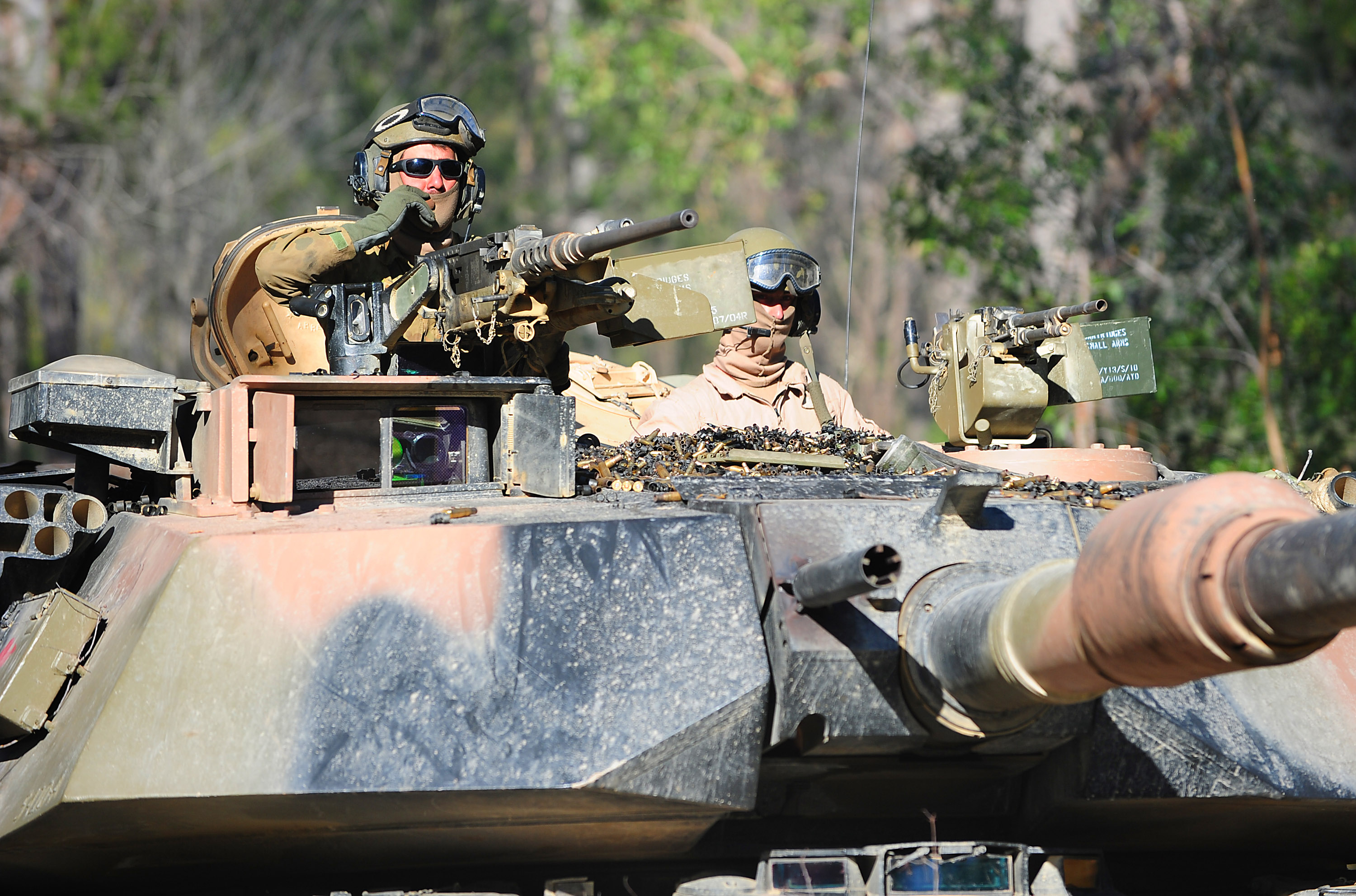 The crew commander of a 1st Armoured Regiment M1A1 Abrams liaises with the 7RAR combined-arms battle group commander during the live-fire assault in the Shoalwater Bay training area as part of Exercise Predator's Strike.