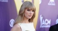 Academy of Country Music Awards Red Carpet Arrivals: Taylor Swift, Blake Shelton and Miranda Lambert Shine