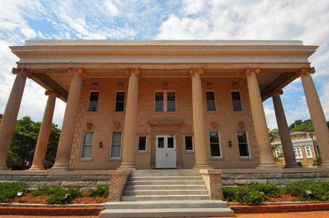 Winnie Davis Hall houses the GRU/UGA Medical Partnership Admnistrative offices.