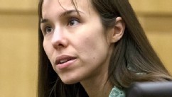 PHOTO: Defendant Jodi Arias talks with her attorney during her trial at Maricopa County Superior Court in Phoenix, April 25, 2013.