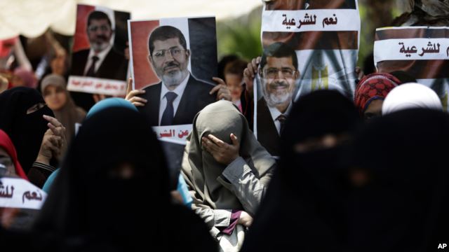 A supporter of ousted Egypt's President Mohammed Morsi cries during a protest near the University of Cairo, Giza, July 5, 2013. 