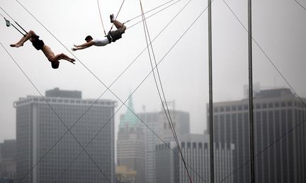 Video: New York's trapeze school