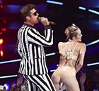 Robin Thicke and Miley Cyrus perform at the VMAs