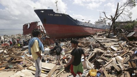 Large ship washed ashore by typhoon in Tacloban - 10 November