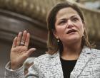 New City Council Speaker Melissa Mark-Viverito raise her hand as Council members are sworn in, Wednesday, Jan. 8, 2014 in New York.  The 51-member body voted unanimously for Mark-Viverito, who becomes the first Hispanic person to hold the speaker's job.  (AP Photo/Bebeto Matthews)