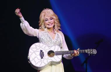 Dolly Parton has confirmed she will play Glastonbury 2014