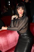 Rihanna nets the attention in Paris